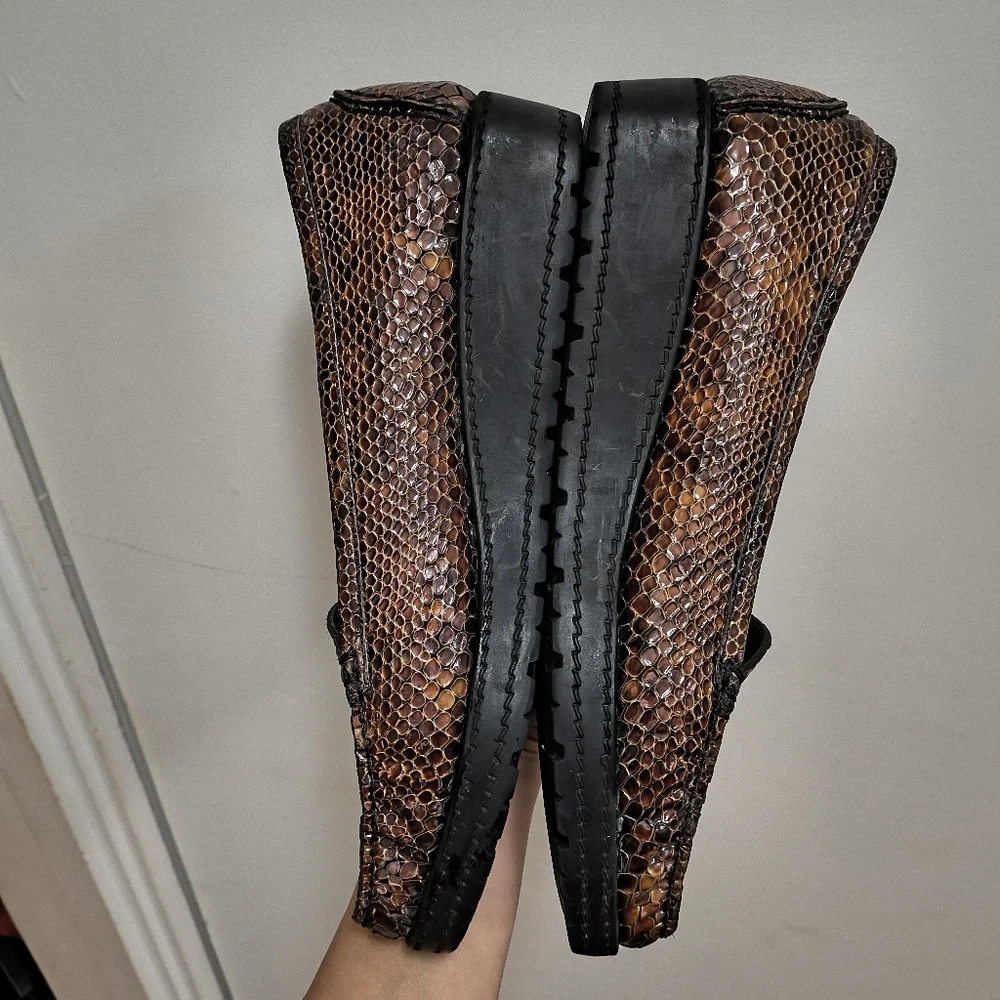 Stuart Weitzman Brown Croc Embossed Leather Low Wedge Loafer 10